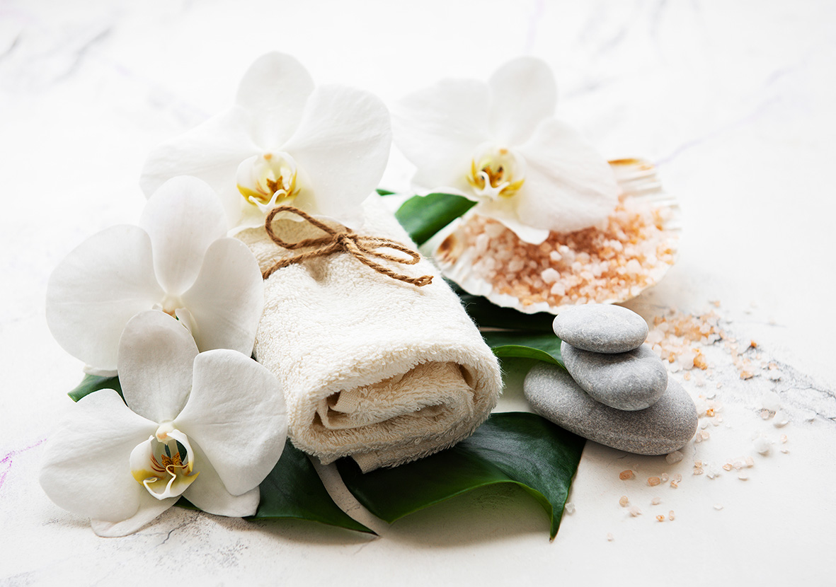 Natural spa ingredients with orchid flowers Praktijk Danielle Bassa - Diensten